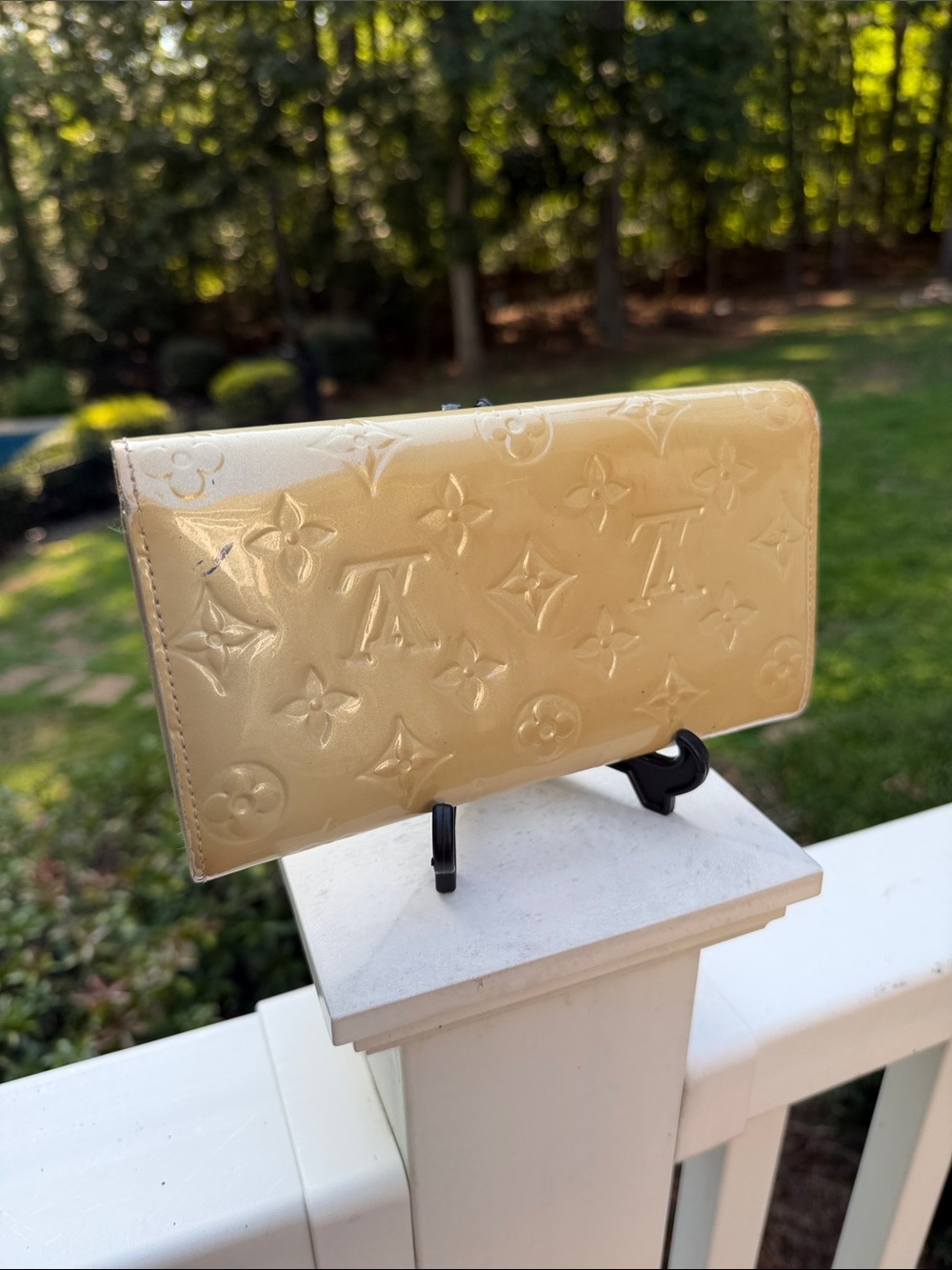 Louis Vuitton Shiny Cream Vernis Monogram Wallet with Gold Button - Picture 12 of 17